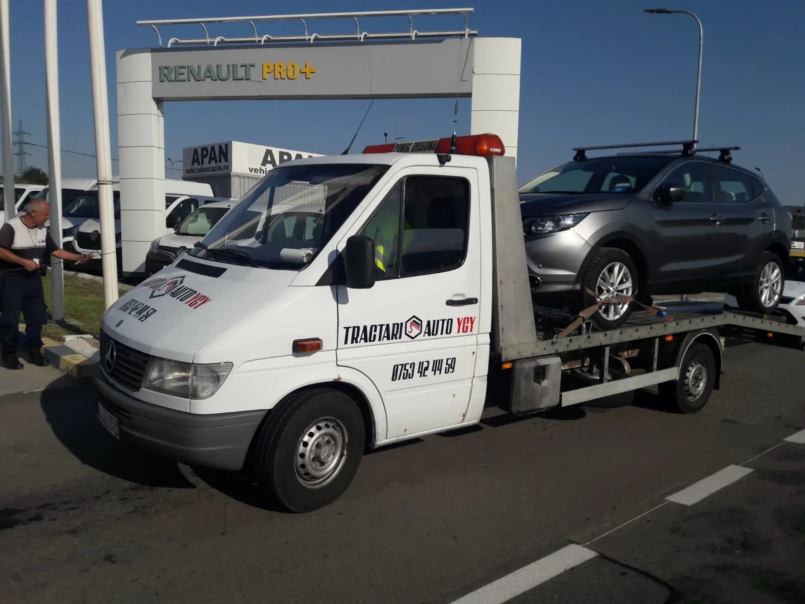 Autoturism livrat la un service auto, în Galați.