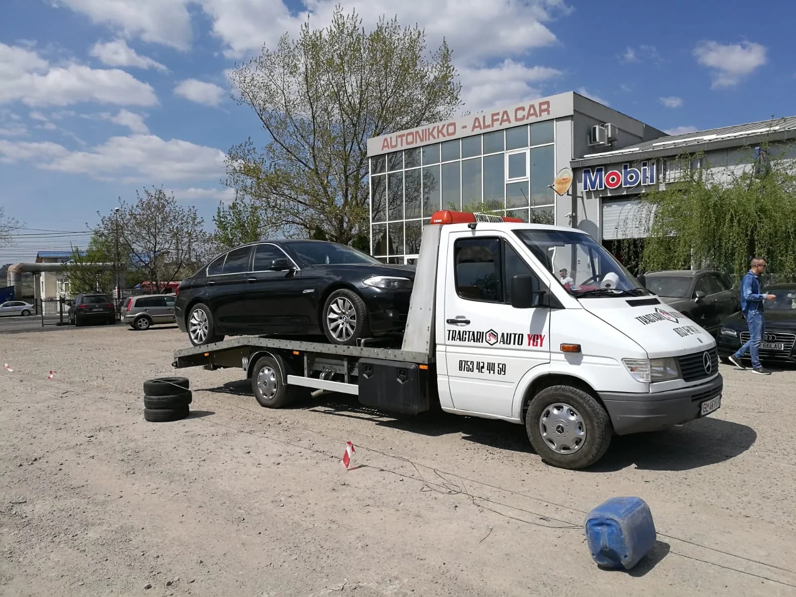 Tractări auto Galați — autoturism preluat dintr-un parc auto, livrare către dealer.