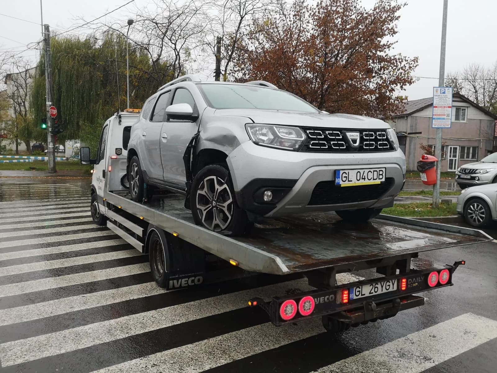 SUV transportat pe platformă, preluare din Galați.